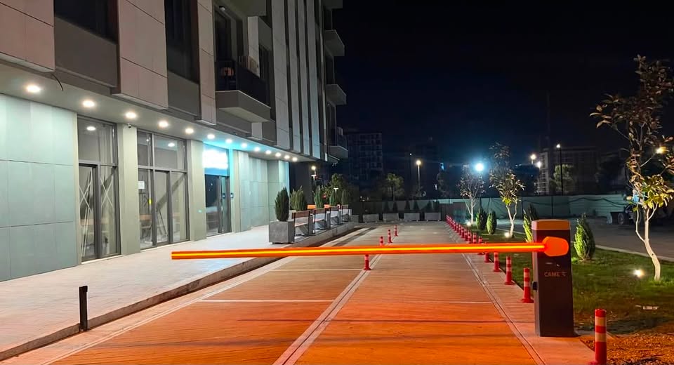 Barrierë parkimi për rezidencë
